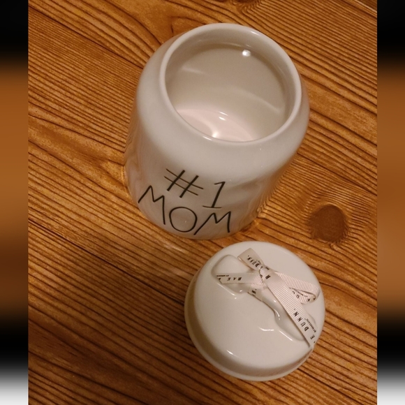 Rae Dunn #1 MOM Small Canister - Picture 4 of 4
